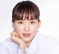 綾瀬はるか、10代の頃に&ldquo;坊主&rdquo;で「成人式の写真を撮れなかった記憶があります」