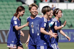 喜ぶ清家　サッカー