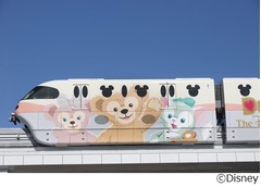 ダッフィーモノレール期間延長、座席と吊革が&ldquo;ふわふわ&rdquo;な生地。