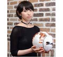 家入レオ、力強い歌で高校サッカー応援