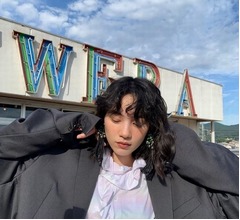 のん&ldquo;ゆるふわヘアスタイル&rdquo;姿に反響「髪型エモい」