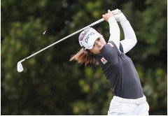 佐久間のティーショット　女子ゴルフ