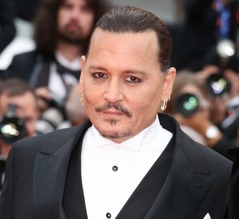ジョニー・デップが感激の涙、カンヌで&ldquo;7分間の拍手喝采&rdquo;