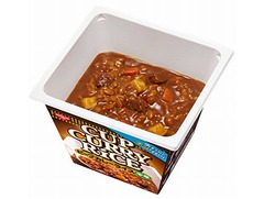 日清がカップカレーライス投入、水を入れてレンジでチンするだけ。