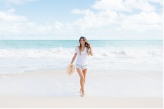 吉川ひなのがハワイガイド本、初公開となる現地自宅の写真も収録。