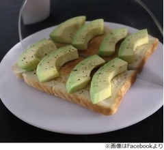 痩せられる？ &ldquo;鏡が組み込まれたお皿&rdquo;が話題