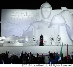 &ldquo;最後&rdquo;の「スター・ウォーズ」巨大雪像お披露目