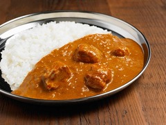 無印のバターチキンカレー一新、バターの香りと旨みアップで濃厚に。