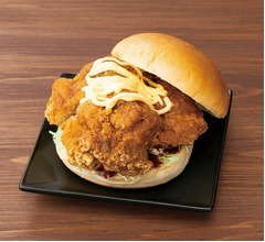 ローソン、ボリューム満点「テリヤキから揚げバーガー（からマヨ入）」発売