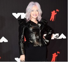 シンディ・ローパーが&ldquo;著名になる前&rdquo;性暴力被害、加害男と遭遇して不快な思いも