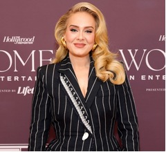 アデル、お気に入りの補正下着の生産中止知り&ldquo;パニック買い&rdquo;