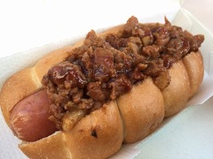 TDLコーラ味ホットドッグ実食、野菜感ゼロ＆肉々しいジャンクな一品。