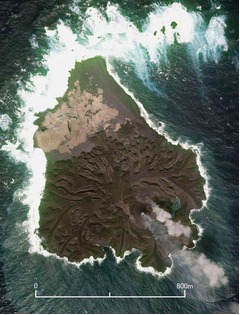 【写真】西之島が東京ドームの約6倍に、昨年11月から依然火山活動続く。