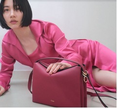 &ldquo;妖艶&rdquo;のん、美麗な脚が際立つピンク衣装姿に「セクシー！」「ドキドキ」の声