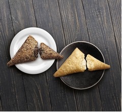 マックの「三角チョコパイ」、今年は黒と白