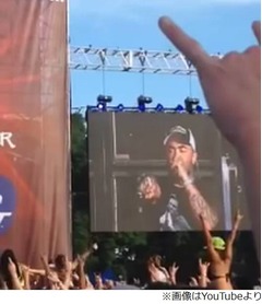 ボーカルが演奏止め観客説教、米ロックフェスでの行動に称賛の声。