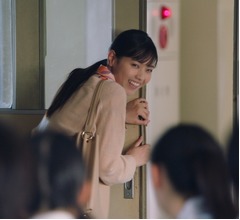 au&ldquo;意識高すぎ！高杉くん&rdquo;新作CM、貯杉先生「新しいiPhoneに、恋してん」