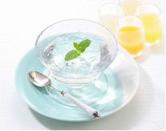 コージーコーナーが水のゼリー、まろやかな北海道の天然水を使用。