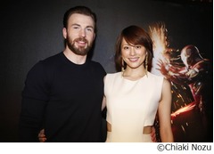 米倉涼子がキャプテン・アメリカと初対面、新スパイダーマンとも握手。