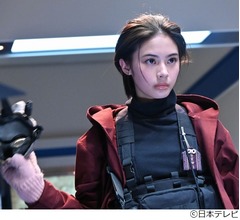 「新空港占拠」武装集団の獣&ldquo;兎&rdquo;役の正体判明、「美人すぎる」の声