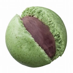 鮮やかな緑のよもぎあんまん、自然な風味と甘さ控えめの餡が相性抜群。