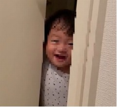 おばたのお兄さん、可愛い&ldquo;覗き魔&rdquo;の動画公開「トイレに入っていたら&hellip;」