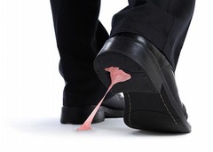 &ldquo;9年間ガム取り&rdquo;が大きな輪に、バス運転手の孤独な活動が変化起こす。