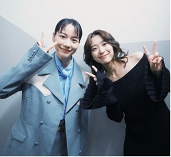 のん、鳴海唯と弾ける笑顔の&ldquo;再会ショット&rdquo;披露「ご縁ですね」