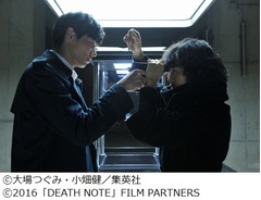 デスノート続編の新場面写真、緊張感漂う東出昌大と池松壮の対峙シーン。