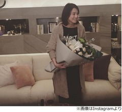 石田ゆり子が「逃げ恥」クランクアップ