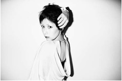 カエラ作品に岡村靖幸ら参戦、国内外12組豪華アーティストと初コラボ。