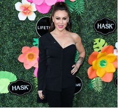 「ファンは&ldquo;追悼映像&rdquo;にAI使わないで」共演女優が遺族の気持ち考えるよう注意