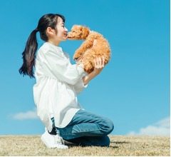 犬は&ldquo;男性よりも女性の言うこと&rdquo;を聞く、脳の分析で判明