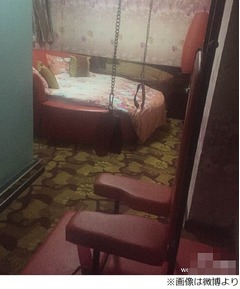 フライト遅延で&ldquo;SM部屋&rdquo;手配、「これはひどすぎる」と話題に。