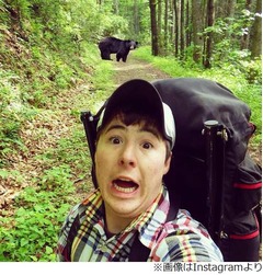 「アホすぎ」熊と自撮りブーム、観光地の米タホ湖で数か月前から続々。