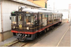 「ななつ星」デザイナーの新作、ダイニングカー「くろまつ」5月デビュー。