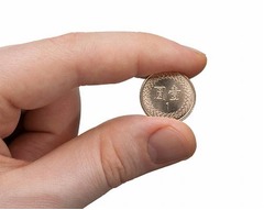 初強盗にビビッて&ldquo;弱気要求&rdquo;、包丁出し「金を出せ。1台湾ドル！」。