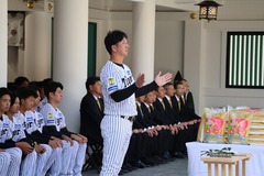 村上「けがなく頑張る」＝阪神が必勝祈願―プロ野球