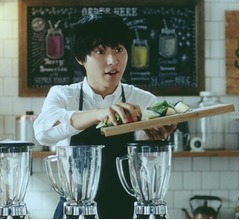 &ldquo;エプロン姿の山崎賢人&rdquo;に胸キュン必至