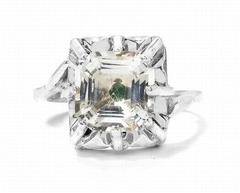 &ldquo;GPS追跡機能&rdquo;付き婚約指輪、紛失対策も配偶者からの監視に懸念。