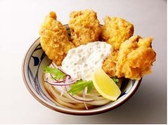丸亀製麺がタル鶏天ぶっかけ、昨秋好評だったメニューがさらに進化。