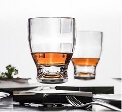 世界初の&ldquo;宙に浮くグラス&rdquo;販売開始