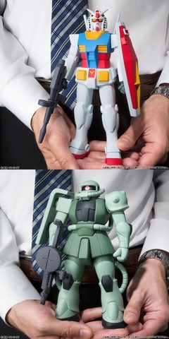 「あの頃、画面で見たガンダムとザク」ソフビで再現