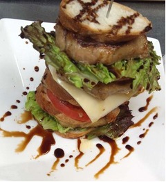 4枚使用&ldquo;フォアグラタワー&rdquo;、素材の品質は高級ホテルと同等クラス。