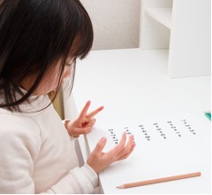 &ldquo;指を折って数える&rdquo;方法、実は子どもの数学能力を飛躍的に高める可能性
