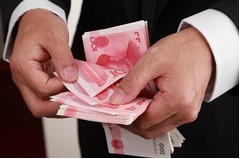 &ldquo;ここは俺払う&rdquo;争いで大けが、久々の再会を祝う会が台無しに。