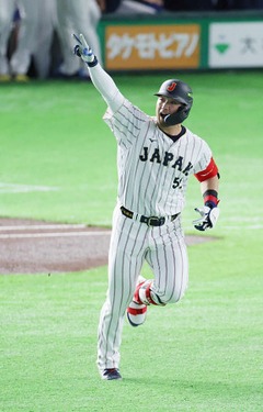 喜ぶ鈴木　野球