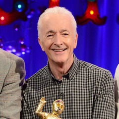 新作に向けC-3POのスーツ新調「40年も経って臭くなってきていたしね」。