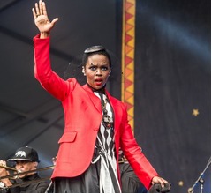 ローリン・ヒル、41歳でおばあちゃんに