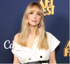 第2子出産後「何も元に戻らなかった」、ジェニファー・ローレンスが&ldquo;豊胸手術&rdquo;へ